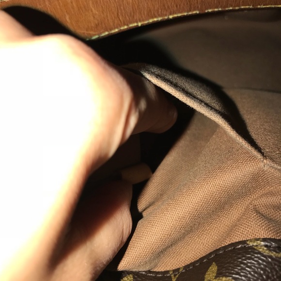 Authentic Louis Vuitton Sully Monogram - Picture 4 of 7